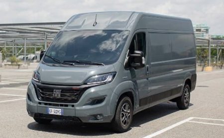 Fiat Ducato frontale accattivante con il nuovo logo Fiat. Offerta Noleggio Lungo Termine MCM Perugia