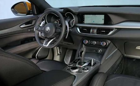 Stelvio SUV con interni spaziosi e sportivi Noleggio Lungo Termine Pronta Consegna MCM Agenzia Leasys